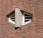 Wybervormig venster.
<br/>
Marcel Westhoff, juli 2016